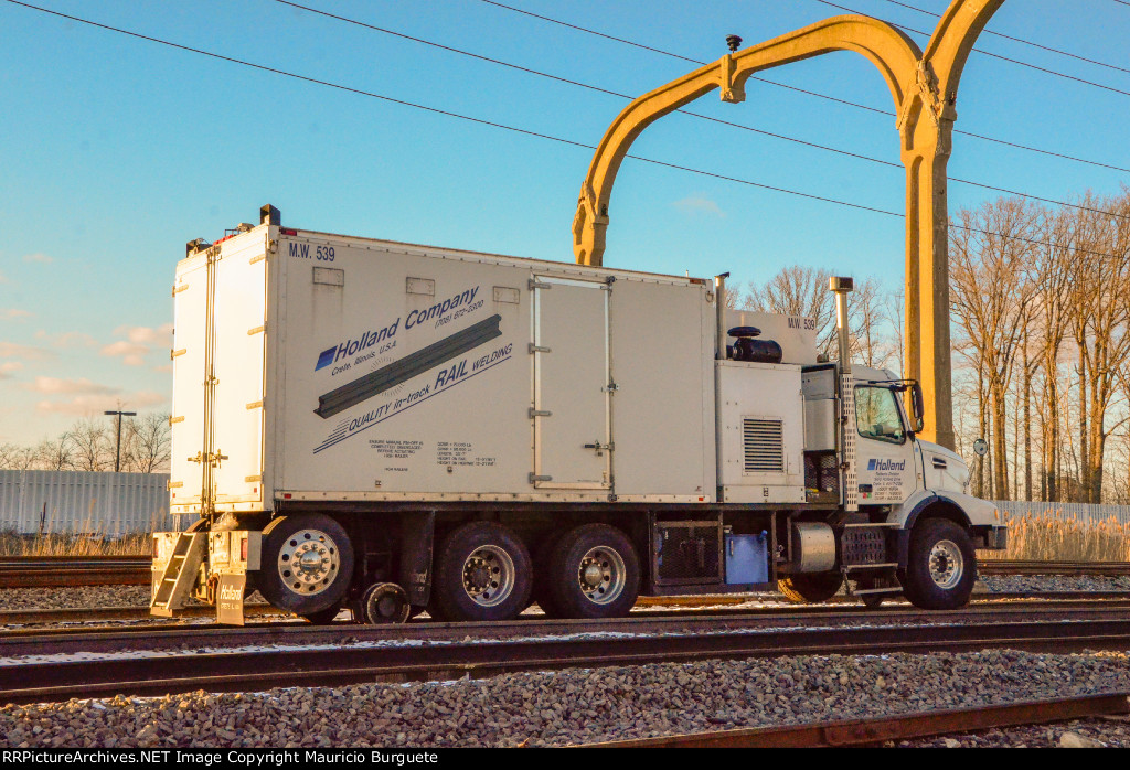 MW Holland Rail welding Truck